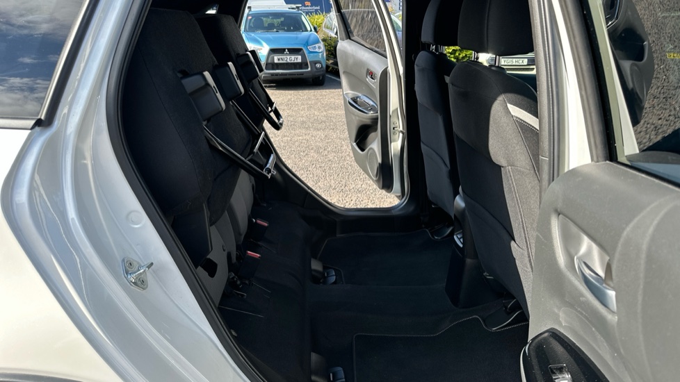 Honda Jazz 1.5 i-MMD Hybrid Crosstar EX 5dr eCVT Hybrid Hatchback - Image 18