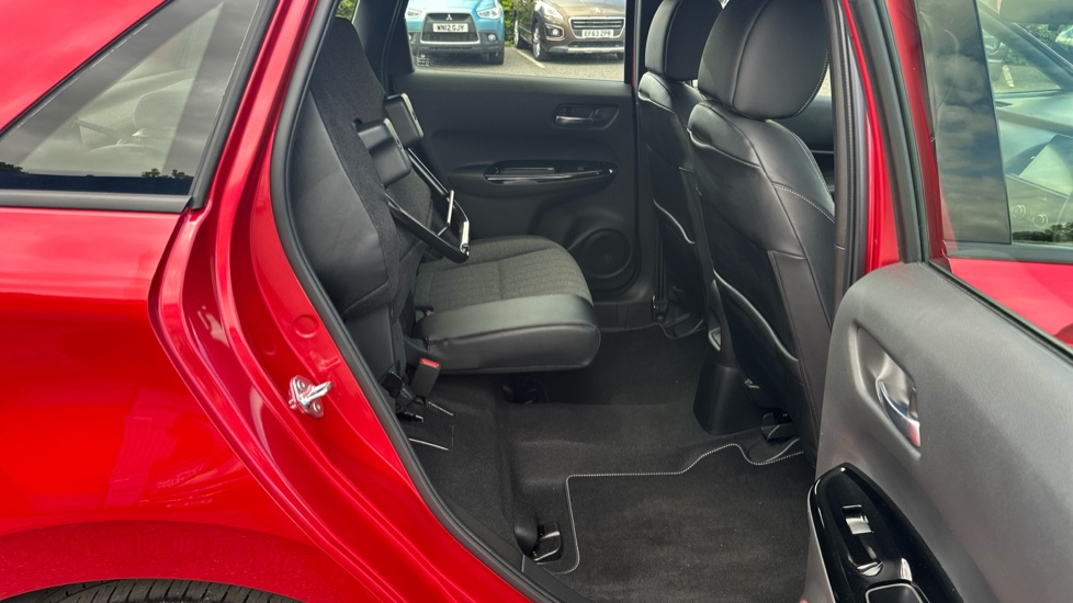 Honda Jazz 1.5 i-MMD Hybrid SR 5dr eCVT Hybrid Hatchback - Image 30