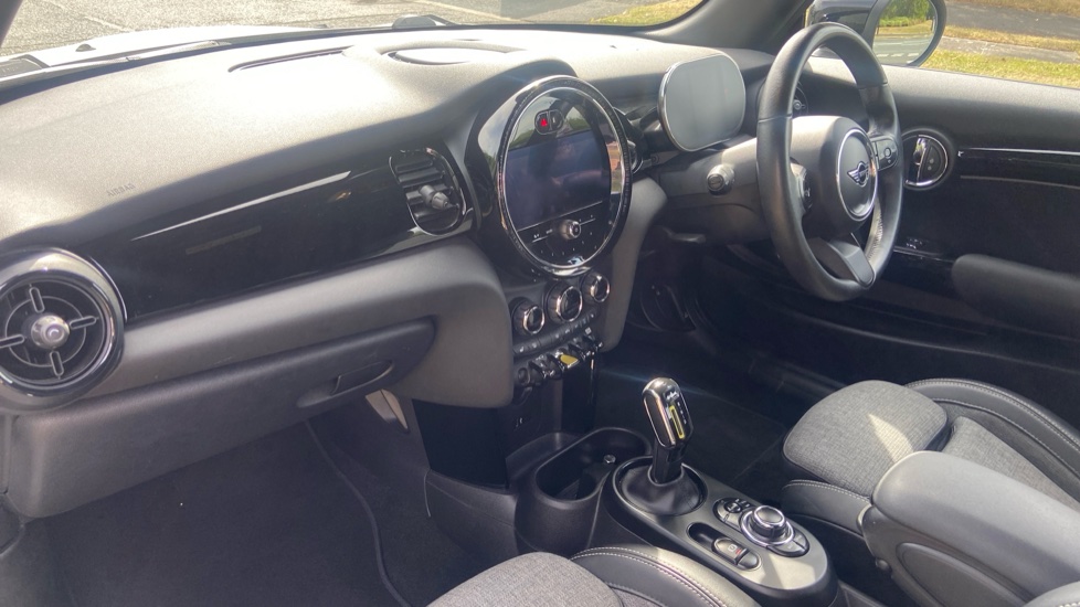 MINI Hatchback 135kW Cooper S Level 2 33kWh 3dr Auto Electric Hatchback - Image 9