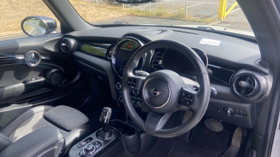 MINI Hatchback 135kW Cooper S Level 2 33kWh 3dr Auto Electric Hatchback - Image 11