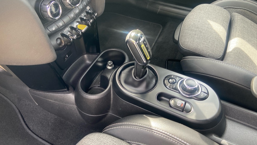 MINI Hatchback 135kW Cooper S Level 2 33kWh 3dr Auto Electric Hatchback - Image 13