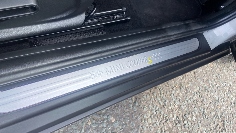 MINI Hatchback 135kW Cooper S Level 2 33kWh 3dr Auto Electric Hatchback - Image 30