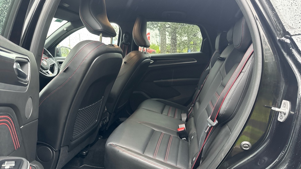 Renault Arkana 1.6 E-TECH Hybrid 145 R.S. Line 5dr Auto Hybrid Estate - Image 16