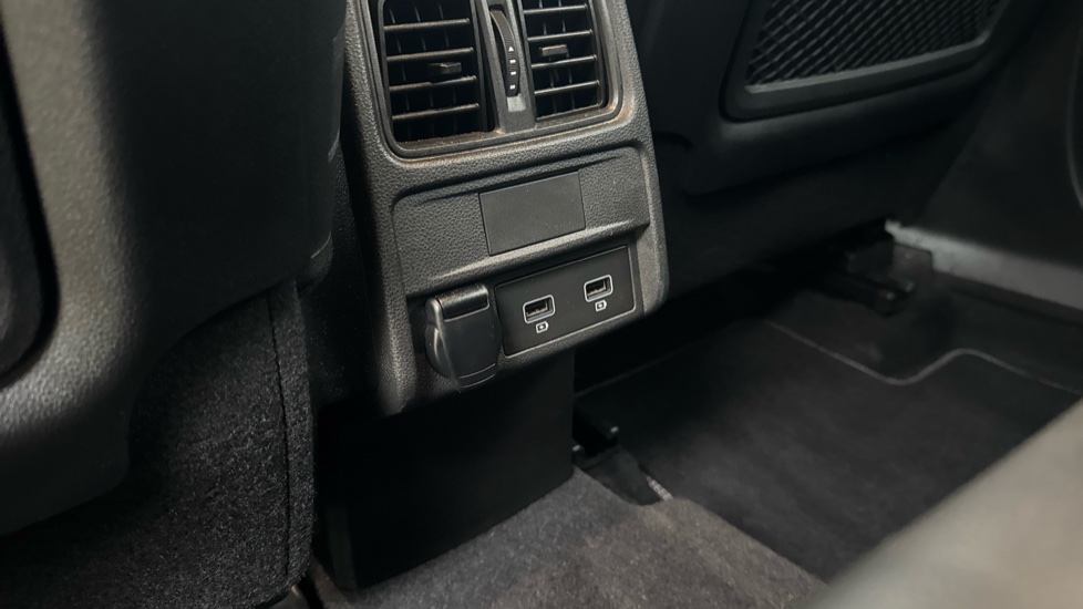 Renault Arkana 1.6 E-TECH Hybrid 145 R.S. Line 5dr Auto Hybrid Estate - Image 53