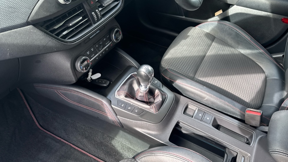 Ford Focus 1.0 EcoBoost 125 ST-Line X 5dr Petrol Hatchback - Image 13