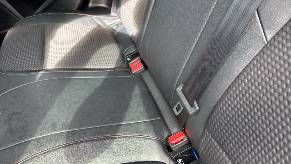 Ford Focus 1.0 EcoBoost 125 ST-Line X 5dr Petrol Hatchback - Image 17