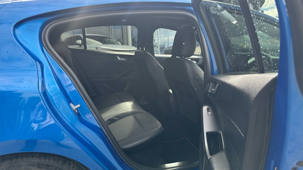 Ford Focus 1.0 EcoBoost 125 ST-Line X 5dr Petrol Hatchback - Image 33