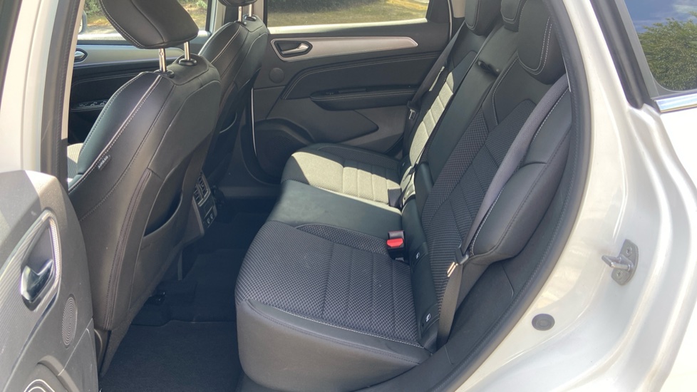 Renault Arkana 1.6 E-TECH Hybrid 145 S Edition 5dr Auto Hybrid Estate - Image 16