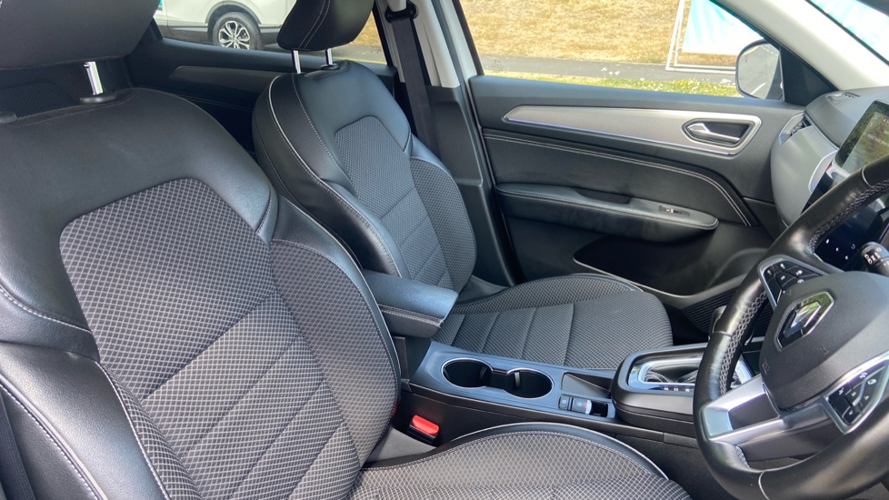 Renault Arkana 1.6 E-TECH Hybrid 145 S Edition 5dr Auto Hybrid Estate - Image 38