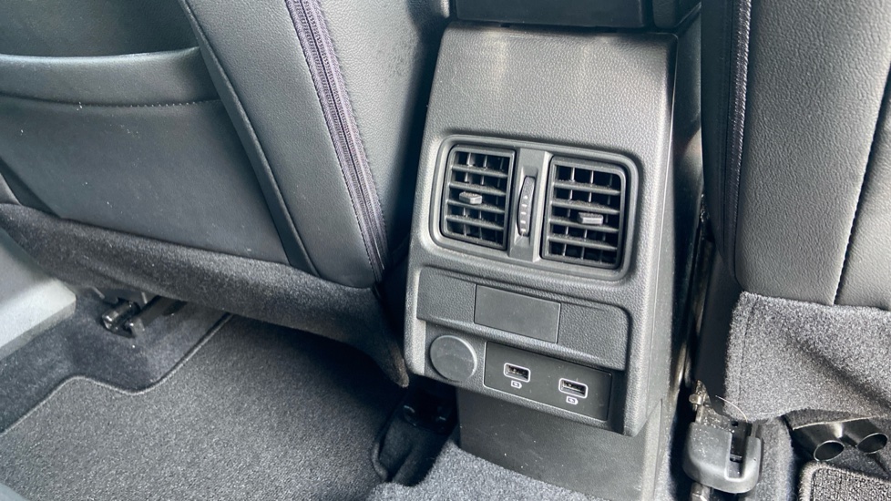 Renault Arkana 1.6 E-TECH Hybrid 145 S Edition 5dr Auto Hybrid Estate - Image 48