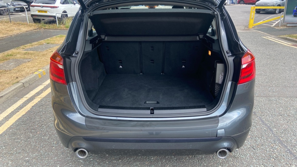 BMW 2 Series 220i Sport 5dr DCT Petrol Hatchback - Image 4
