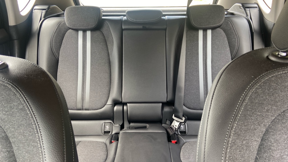 BMW 2 Series 220i Sport 5dr DCT Petrol Hatchback - Image 15