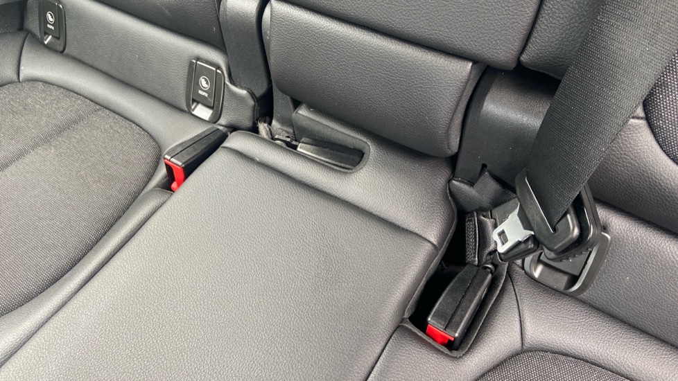 BMW 2 Series 220i Sport 5dr DCT Petrol Hatchback - Image 17