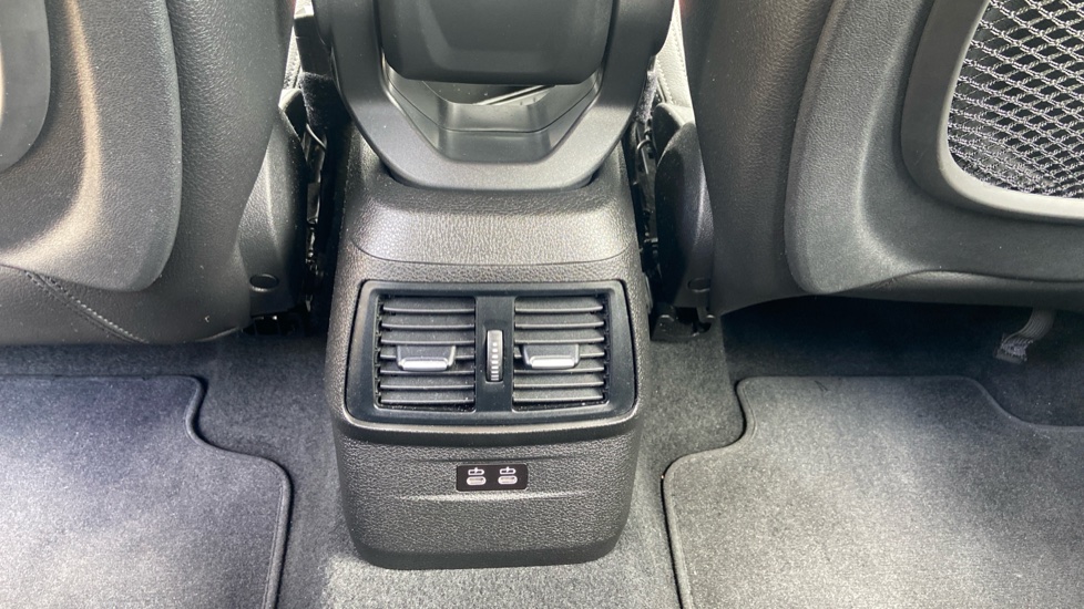 BMW 2 Series 220i Sport 5dr DCT Petrol Hatchback - Image 21