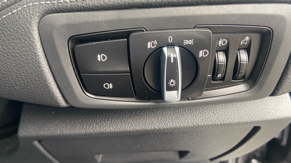 BMW 2 Series 220i Sport 5dr DCT Petrol Hatchback - Image 30