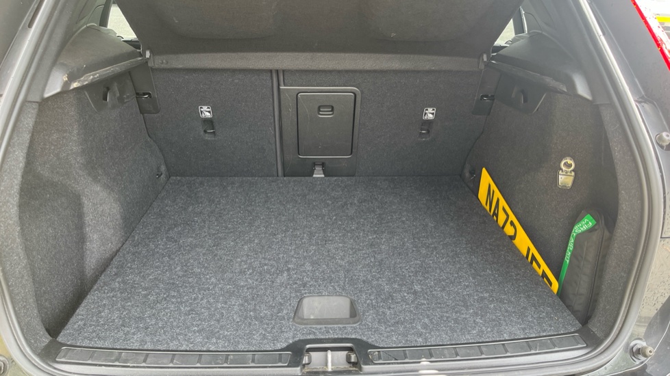 Volvo XC40 1.5 T5 Recharge PHEV Ultimate Dark 5dr Auto Estate - Image 4
