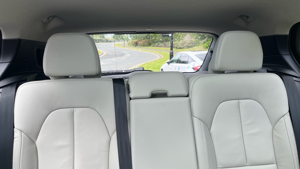 Volvo XC40 1.5 T5 Recharge PHEV Ultimate Dark 5dr Auto Estate - Image 15