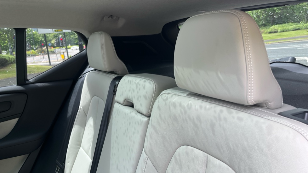 Volvo XC40 1.5 T5 Recharge PHEV Ultimate Dark 5dr Auto Estate - Image 16