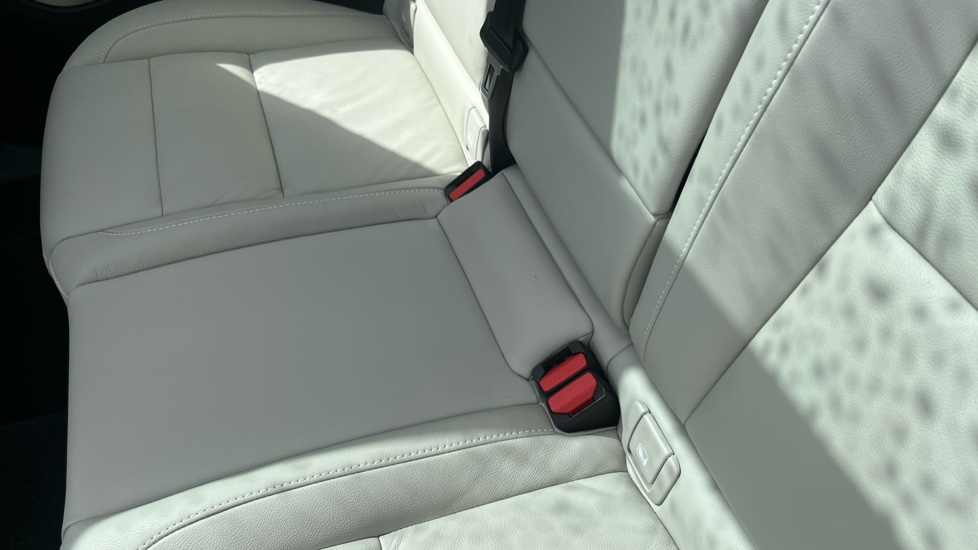 Volvo XC40 1.5 T5 Recharge PHEV Ultimate Dark 5dr Auto Estate - Image 17