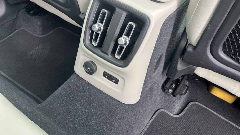 Volvo XC40 1.5 T5 Recharge PHEV Ultimate Dark 5dr Auto Estate - Image 22