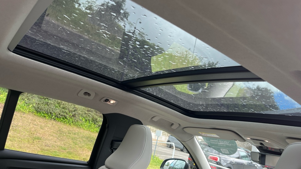 Volvo XC40 1.5 T5 Recharge PHEV Ultimate Dark 5dr Auto Estate - Image 23