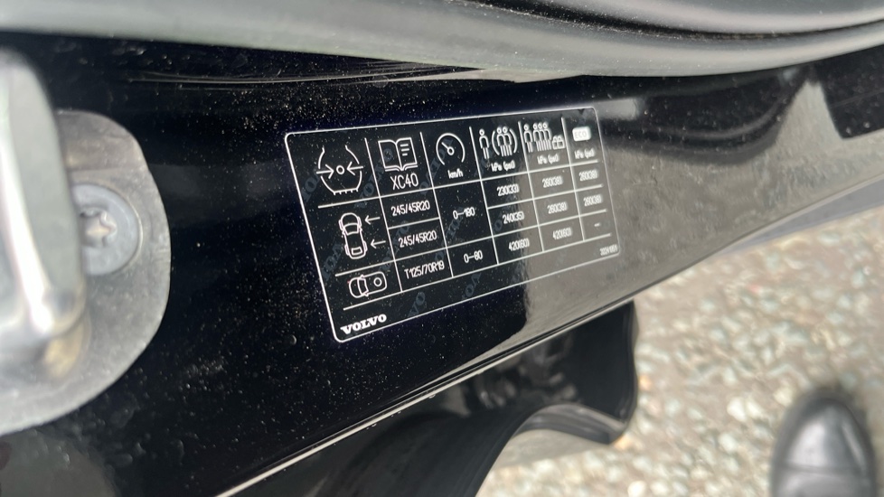 Volvo XC40 1.5 T5 Recharge PHEV Ultimate Dark 5dr Auto Estate - Image 29