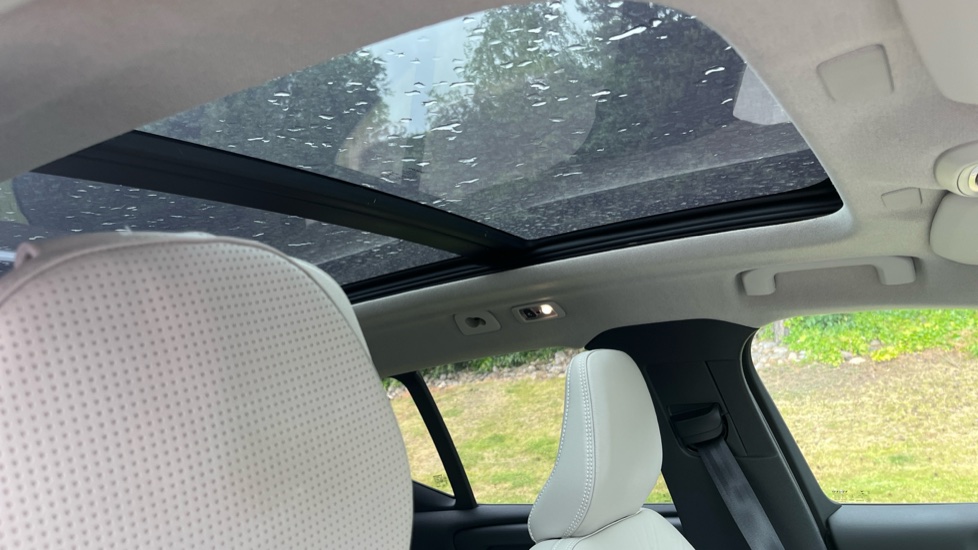 Volvo XC40 1.5 T5 Recharge PHEV Ultimate Dark 5dr Auto Estate - Image 31