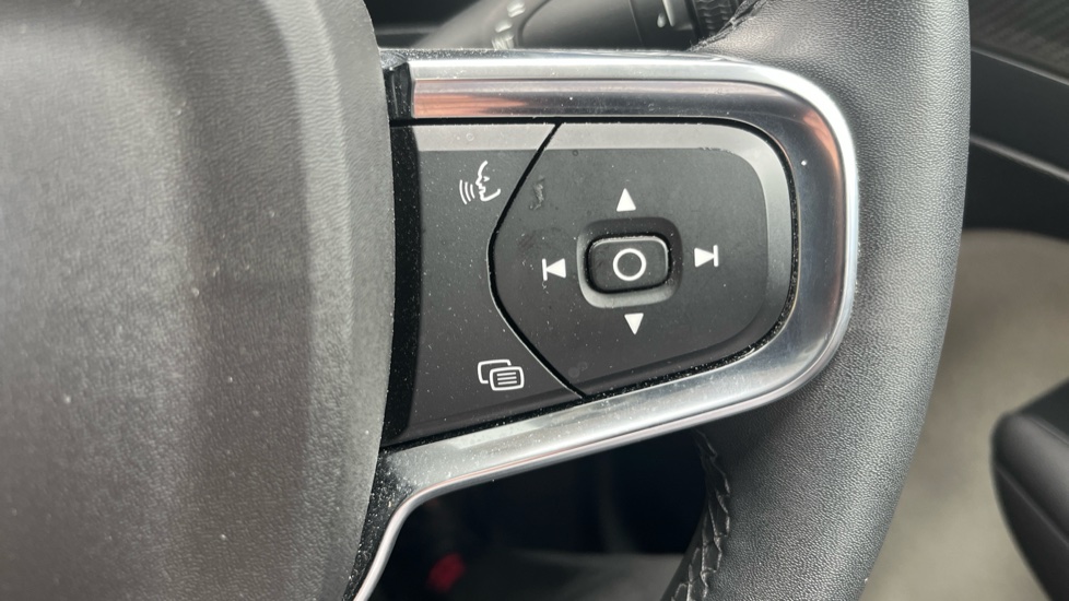 Volvo XC40 1.5 T5 Recharge PHEV Ultimate Dark 5dr Auto Estate - Image 32