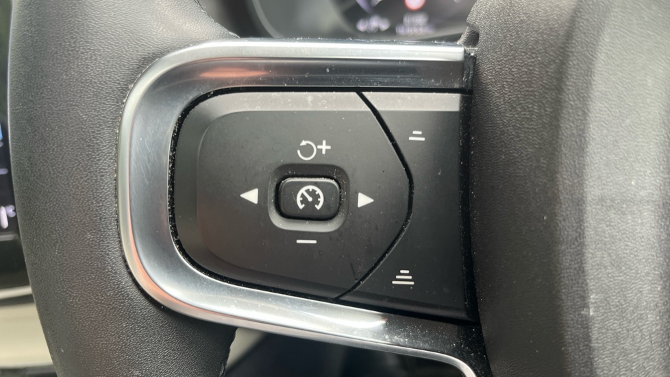 Volvo XC40 1.5 T5 Recharge PHEV Ultimate Dark 5dr Auto Estate - Image 33