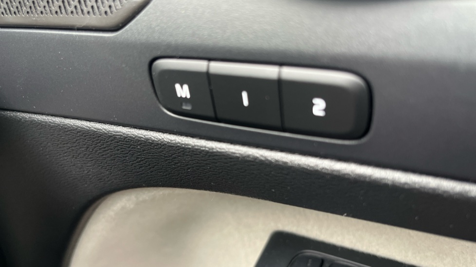 Volvo XC40 1.5 T5 Recharge PHEV Ultimate Dark 5dr Auto Estate - Image 41