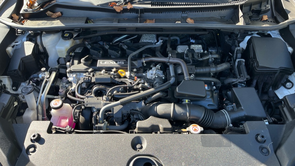 Lexus LBX 1.5 Takumi 5dr E-CVT Hybrid Hatchback - Image 8