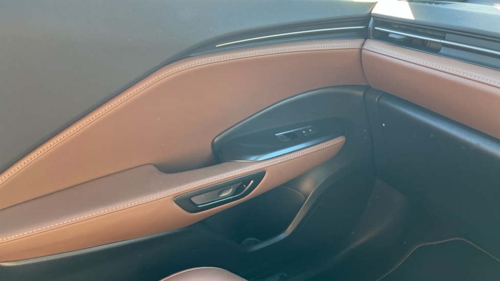 Lexus LBX 1.5 Takumi 5dr E-CVT Hybrid Hatchback - Image 22