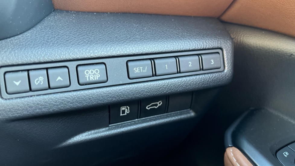 Lexus LBX 1.5 Takumi 5dr E-CVT Hybrid Hatchback - Image 32