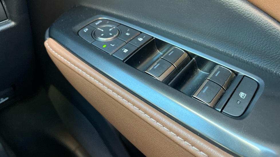 Lexus LBX 1.5 Takumi 5dr E-CVT Hybrid Hatchback - Image 33