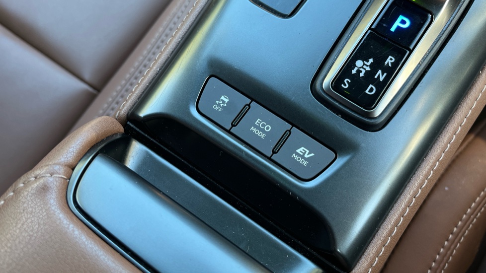 Lexus LBX 1.5 Takumi 5dr E-CVT Hybrid Hatchback - Image 36