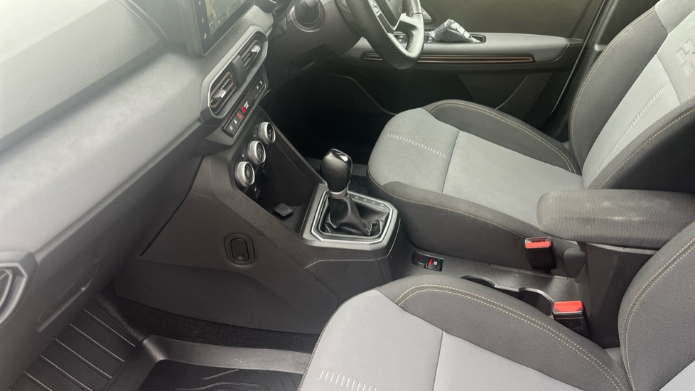 Dacia Jogger 1.6 HEV Extreme 5dr Auto Hybrid Estate - Image 13