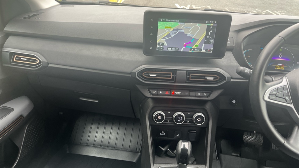 Dacia Jogger 1.6 HEV Extreme 5dr Auto Hybrid Estate - Image 14