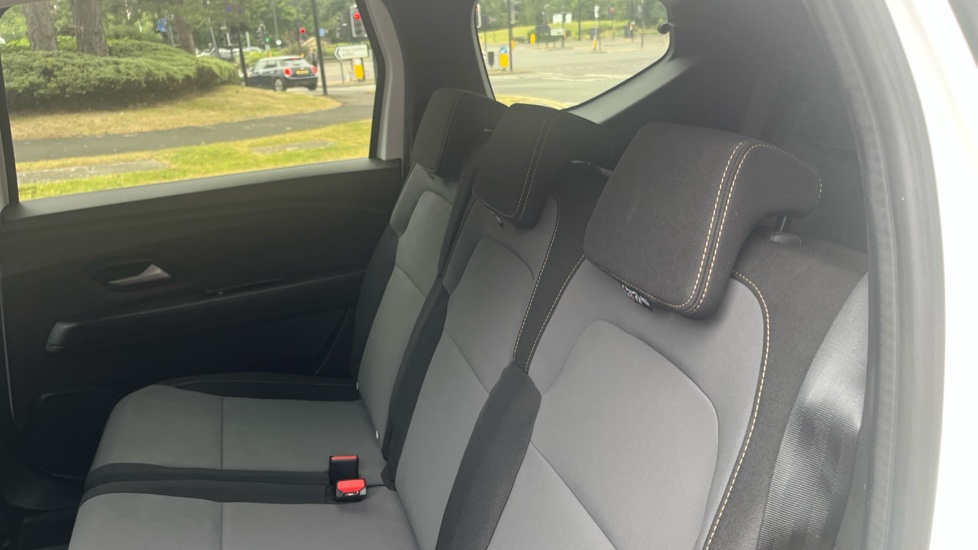 Dacia Jogger 1.6 HEV Extreme 5dr Auto Hybrid Estate - Image 22
