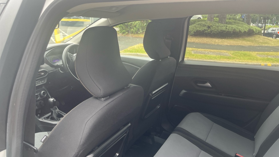 Dacia Jogger 1.6 HEV Extreme 5dr Auto Hybrid Estate - Image 24