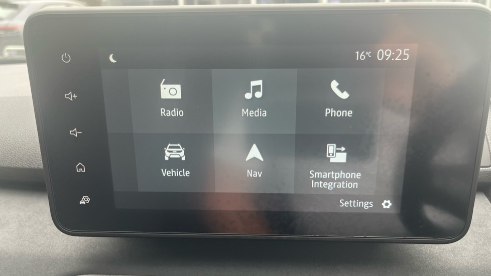 Dacia Jogger 1.6 HEV Extreme 5dr Auto Hybrid Estate - Image 34