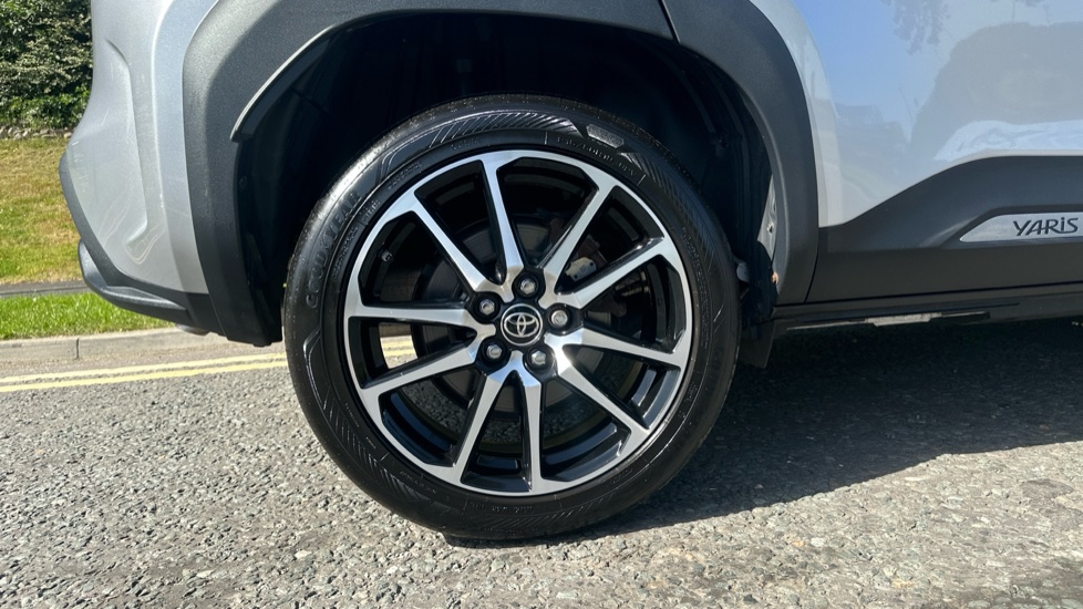 Toyota Yaris Cross 1.5 Hybrid GR Sport 5dr CVT Hybrid Estate - Image 7