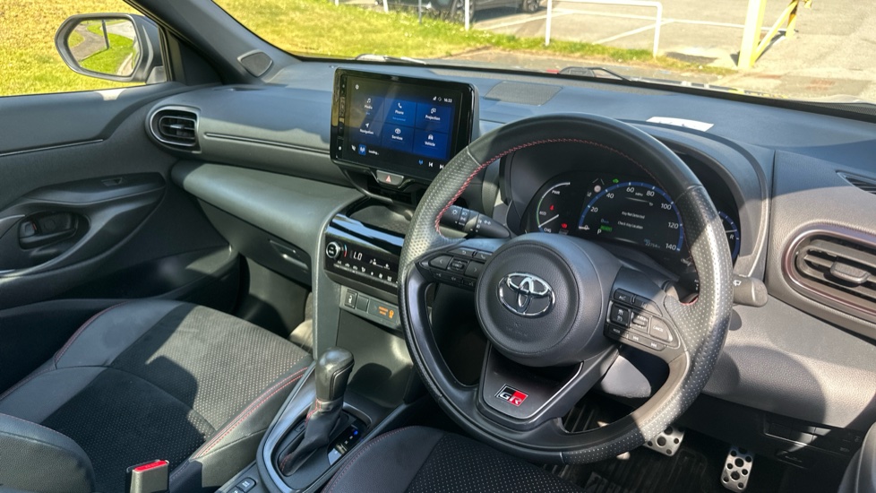 Toyota Yaris Cross 1.5 Hybrid GR Sport 5dr CVT Hybrid Estate - Image 11