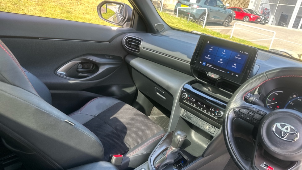 Toyota Yaris Cross 1.5 Hybrid GR Sport 5dr CVT Hybrid Estate - Image 14