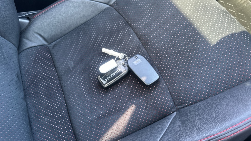 Toyota Yaris Cross 1.5 Hybrid GR Sport 5dr CVT Hybrid Estate - Image 20
