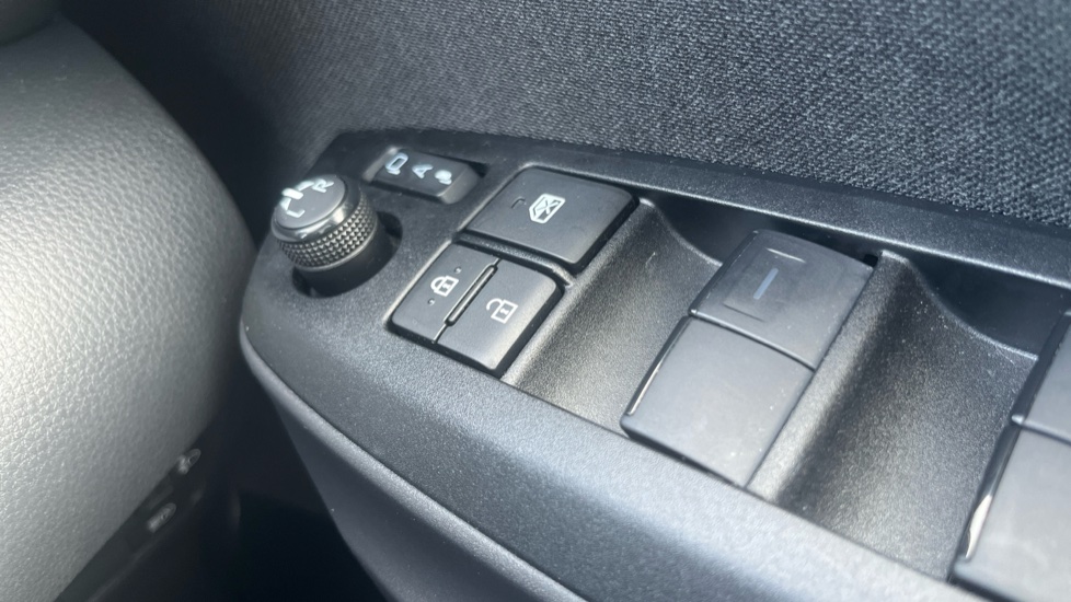 Toyota Yaris Cross 1.5 Hybrid GR Sport 5dr CVT Hybrid Estate - Image 33