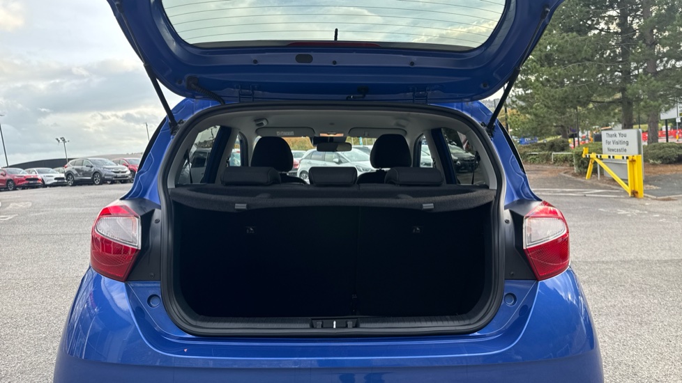 Hyundai i10 1.0 MPi Premium 5dr Petrol Hatchback - Image 4