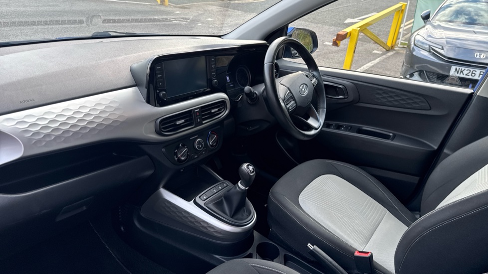 Hyundai i10 1.0 MPi Premium 5dr Petrol Hatchback - Image 9