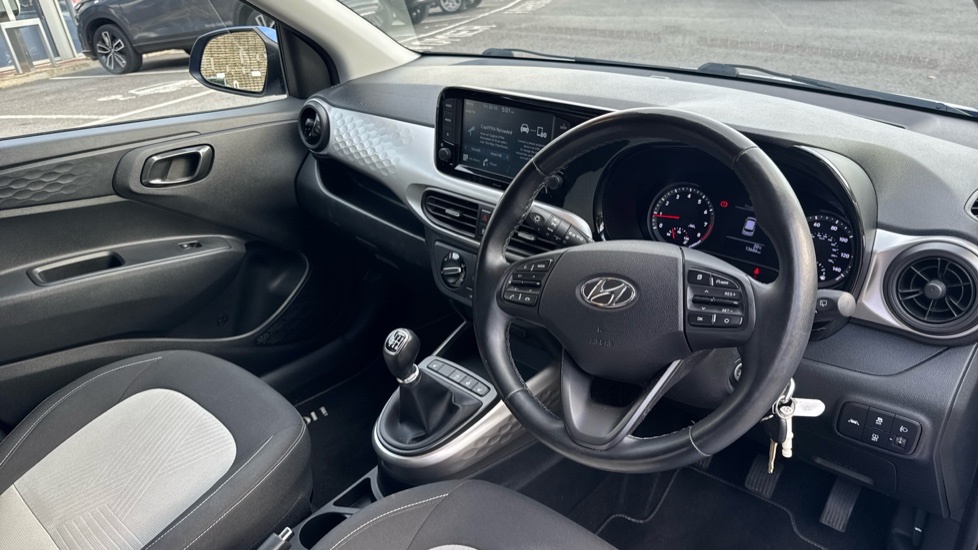 Hyundai i10 1.0 MPi Premium 5dr Petrol Hatchback - Image 11
