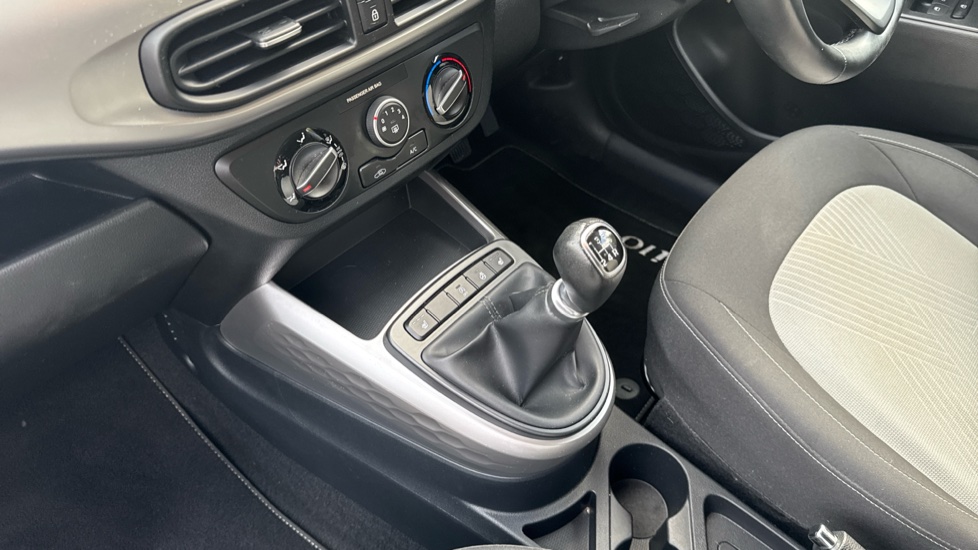 Hyundai i10 1.0 MPi Premium 5dr Petrol Hatchback - Image 13
