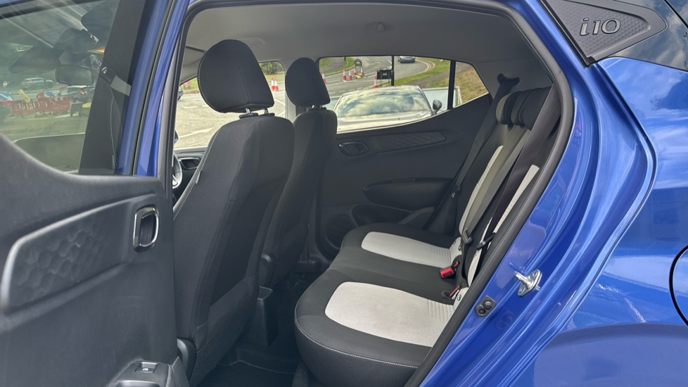 Hyundai i10 1.0 MPi Premium 5dr Petrol Hatchback - Image 16